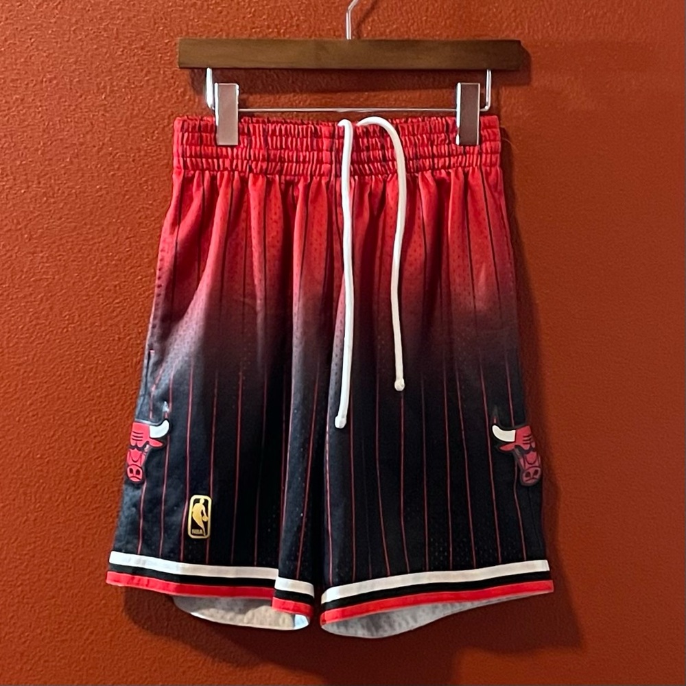 Mitchell & Ness Men’s‎ NBA Chicago Bulls Hardwood Classics Basketball Red Shorts
